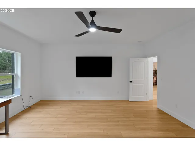 $1,050,000 | 19724 Desantis Lane Southeast, Silverton, OR 97381