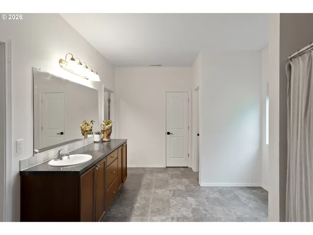 $1,050,000 | 19724 Desantis Lane Southeast, Silverton, OR 97381