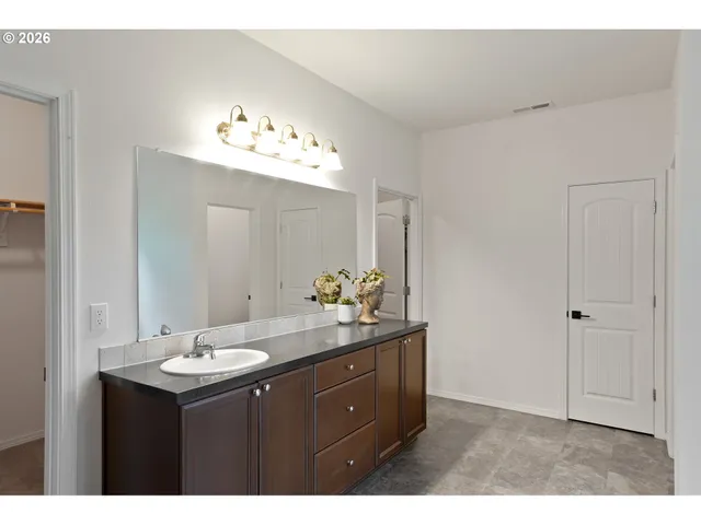 $1,050,000 | 19724 Desantis Lane Southeast, Silverton, OR 97381