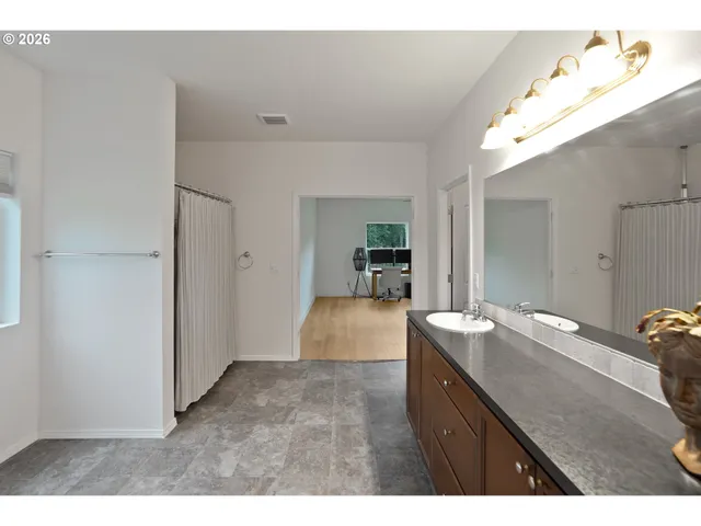 $1,050,000 | 19724 Desantis Lane Southeast, Silverton, OR 97381