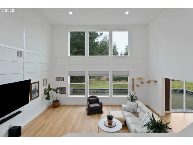 $1,050,000 | 19724 Desantis Lane Southeast, Silverton, OR 97381