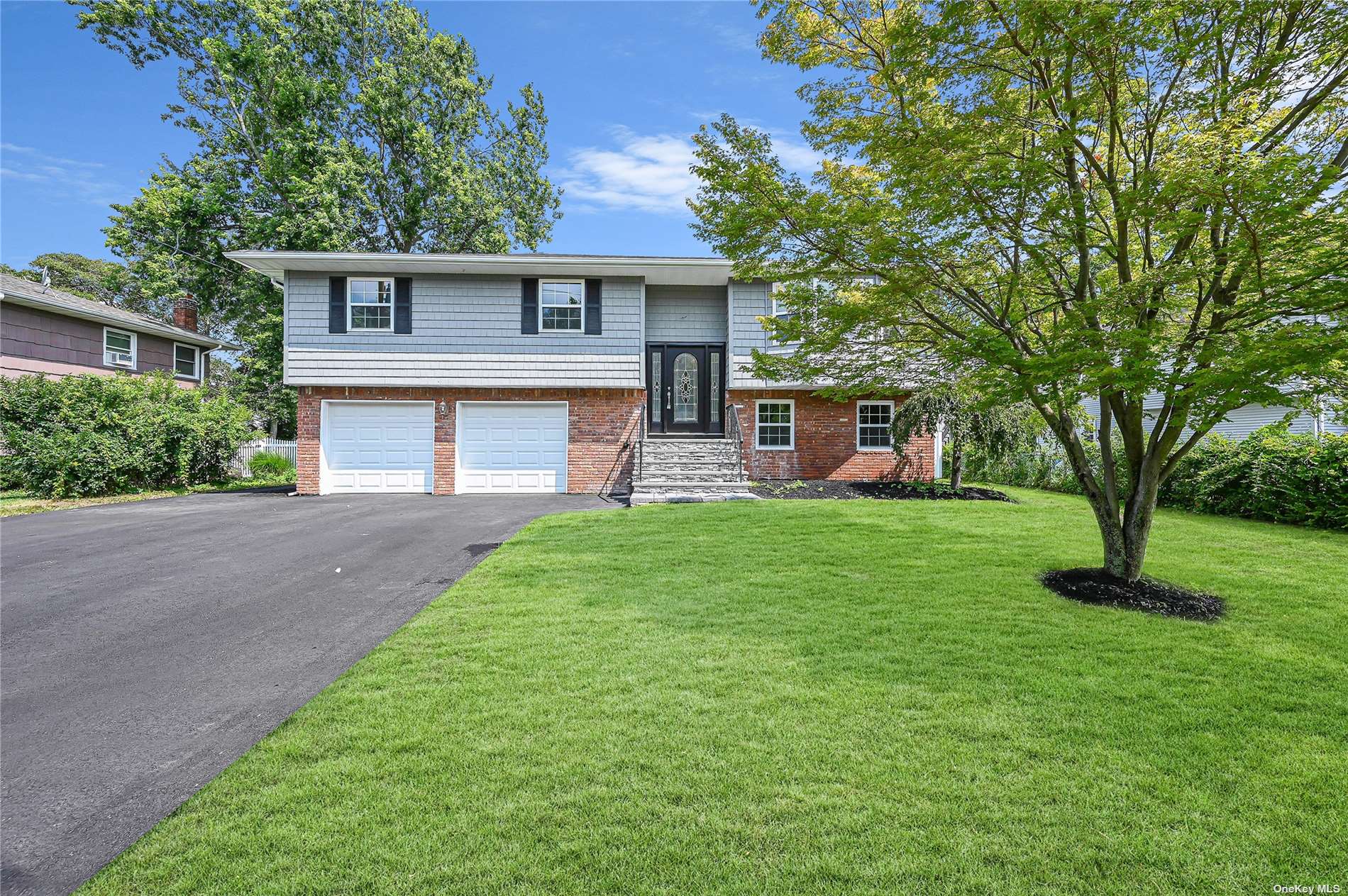 137 Cross Road Oakdale, NY 11769 - Photo 1 of 1 Gallery Image 1