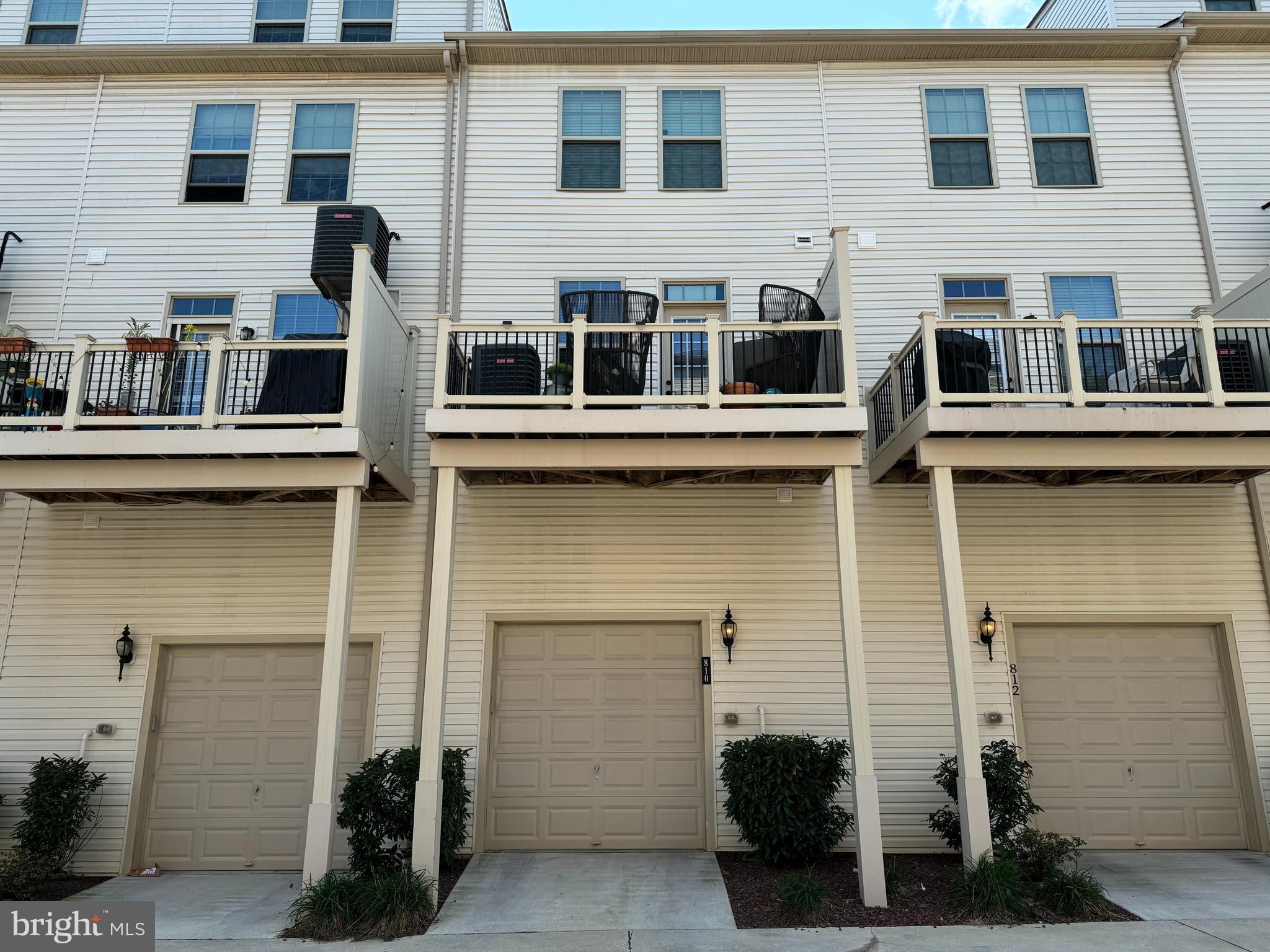 810 South Macon Street Baltimore, MD 21224 - Photo 29 of 31 a view of a large building with many windows