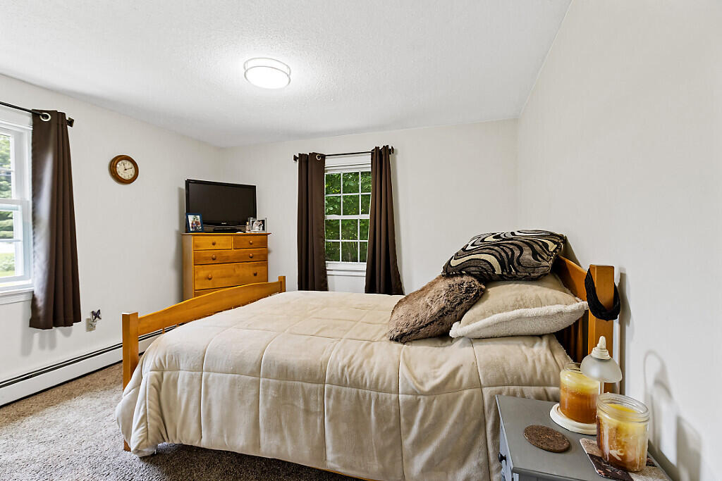 365 Hinckley Road Clinton, ME 04927 - Photo 15 of 31 15 1st bedroom (2)