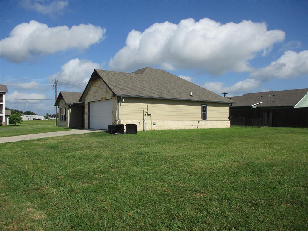 117 Mill Street Emory, TX 75440 - Photo 4 of 29