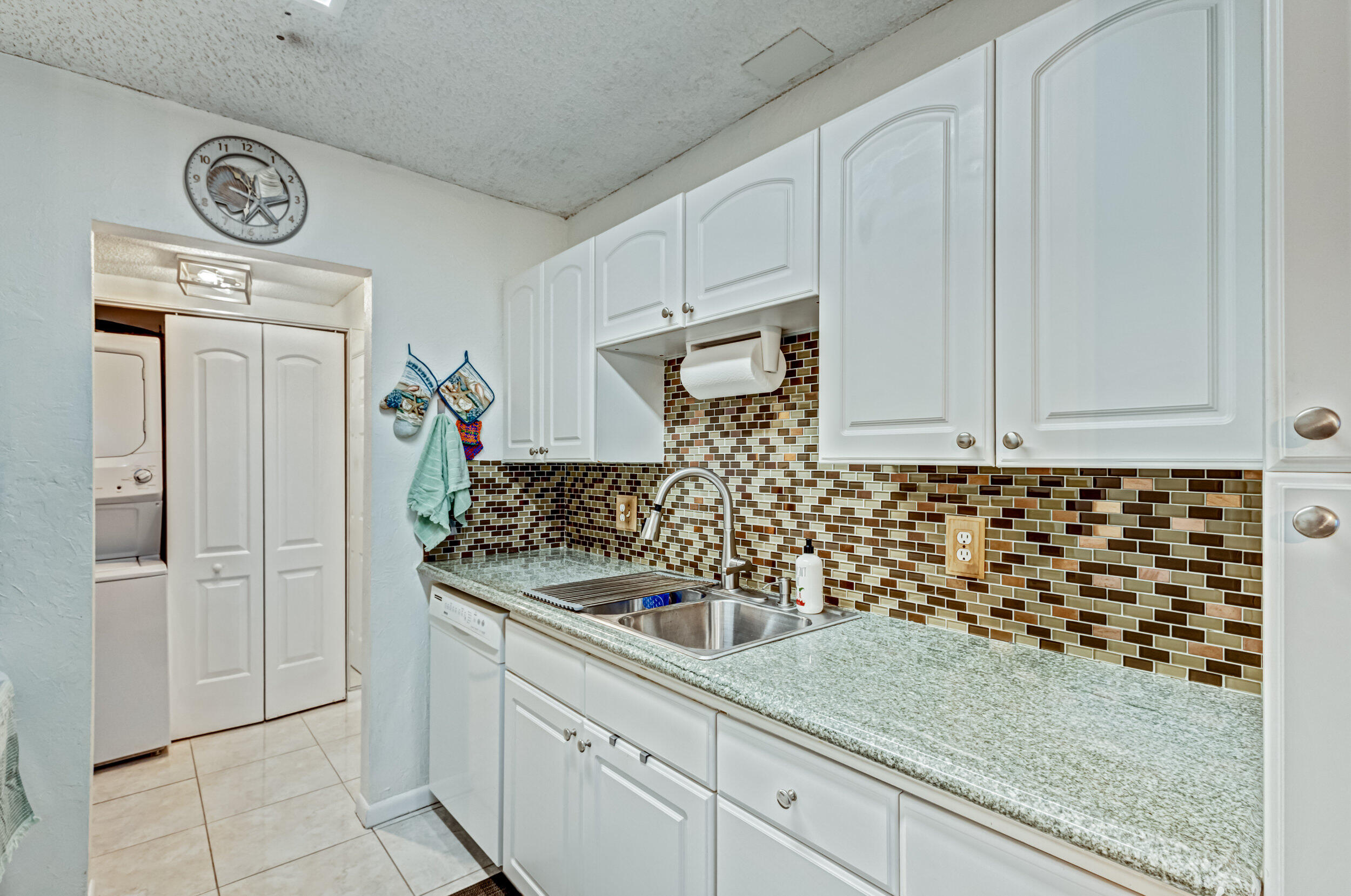 150 Pineview Road, Unit L5 Jupiter, FL 33469 - Photo 13 of 50 Kitchen