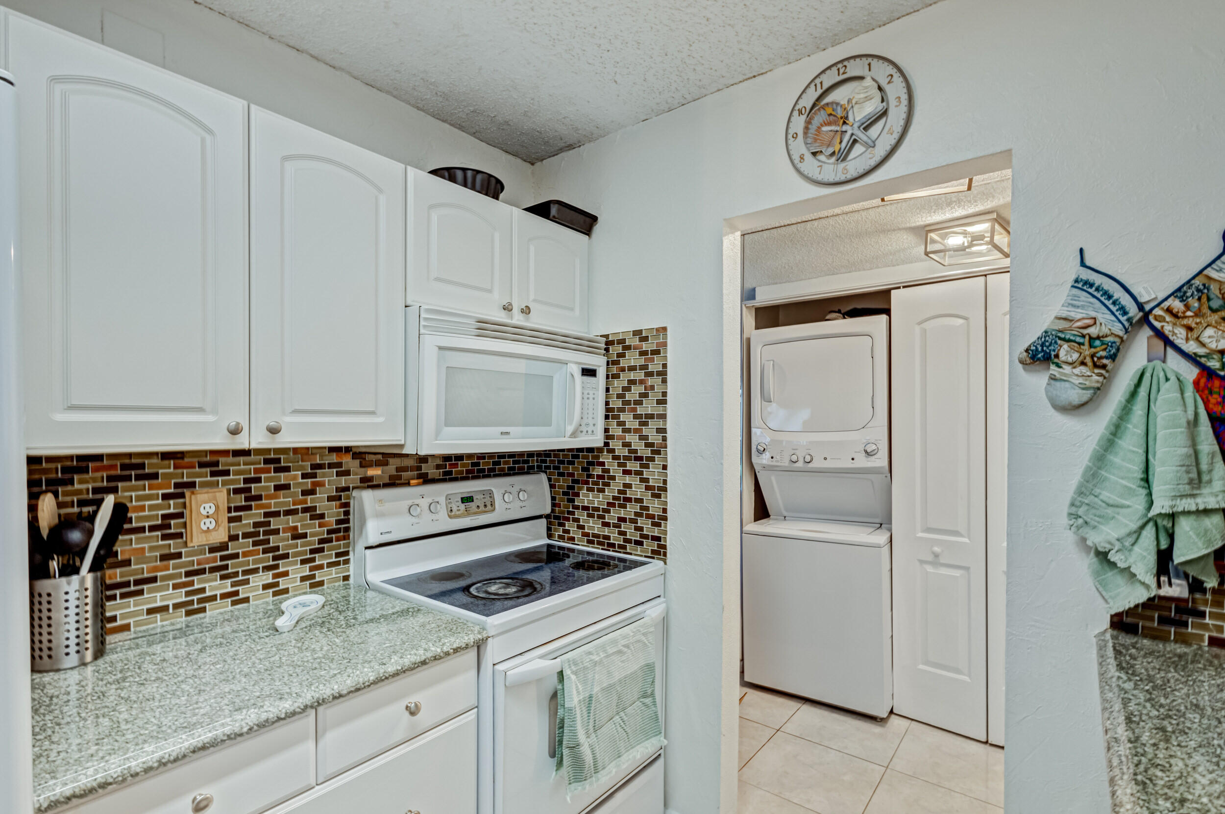 150 Pineview Road, Unit L5 Jupiter, FL 33469 - Photo 14 of 50 Kitchen