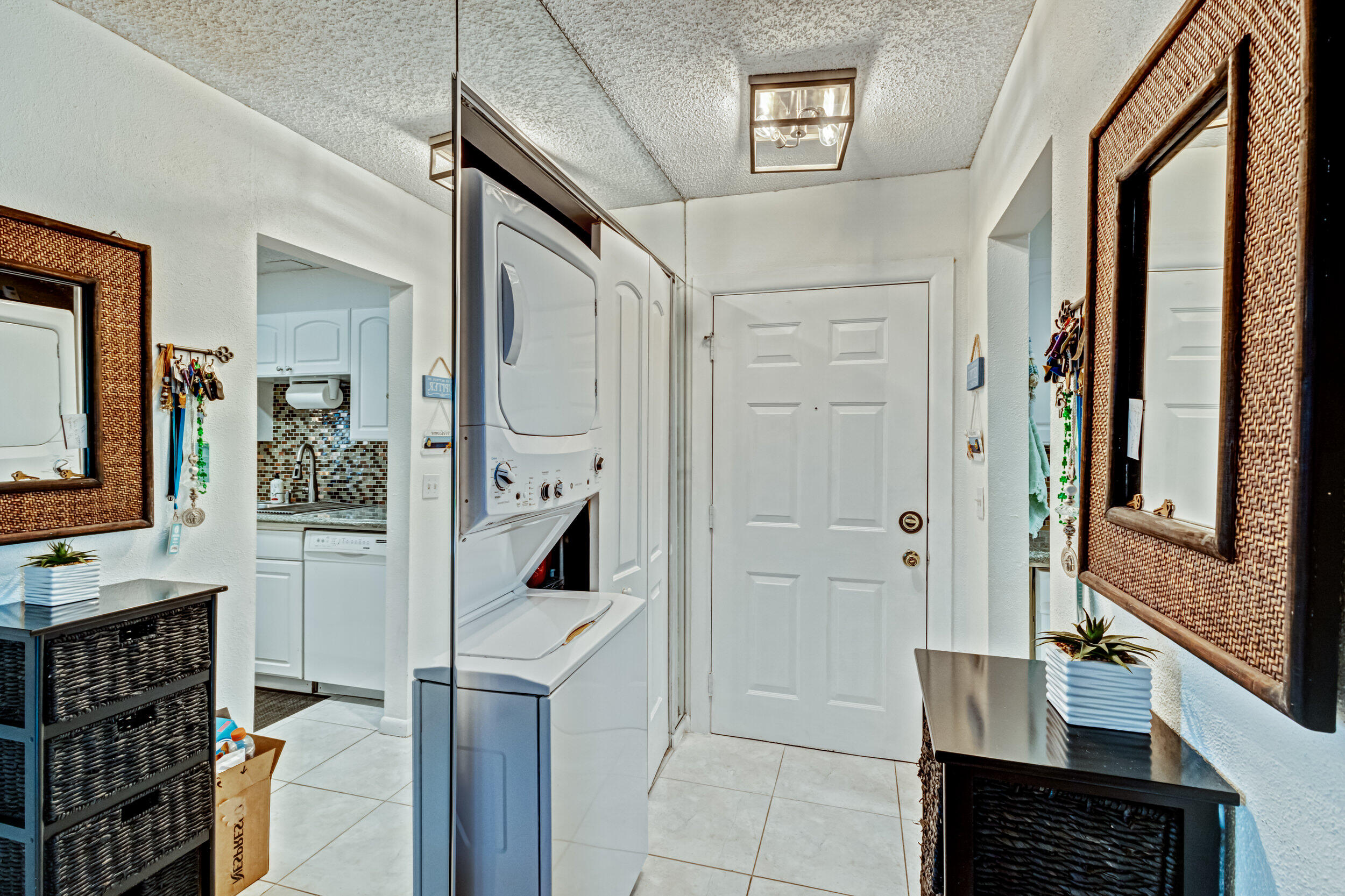 150 Pineview Road, Unit L5 Jupiter, FL 33469 - Photo 16 of 50 Front hallway