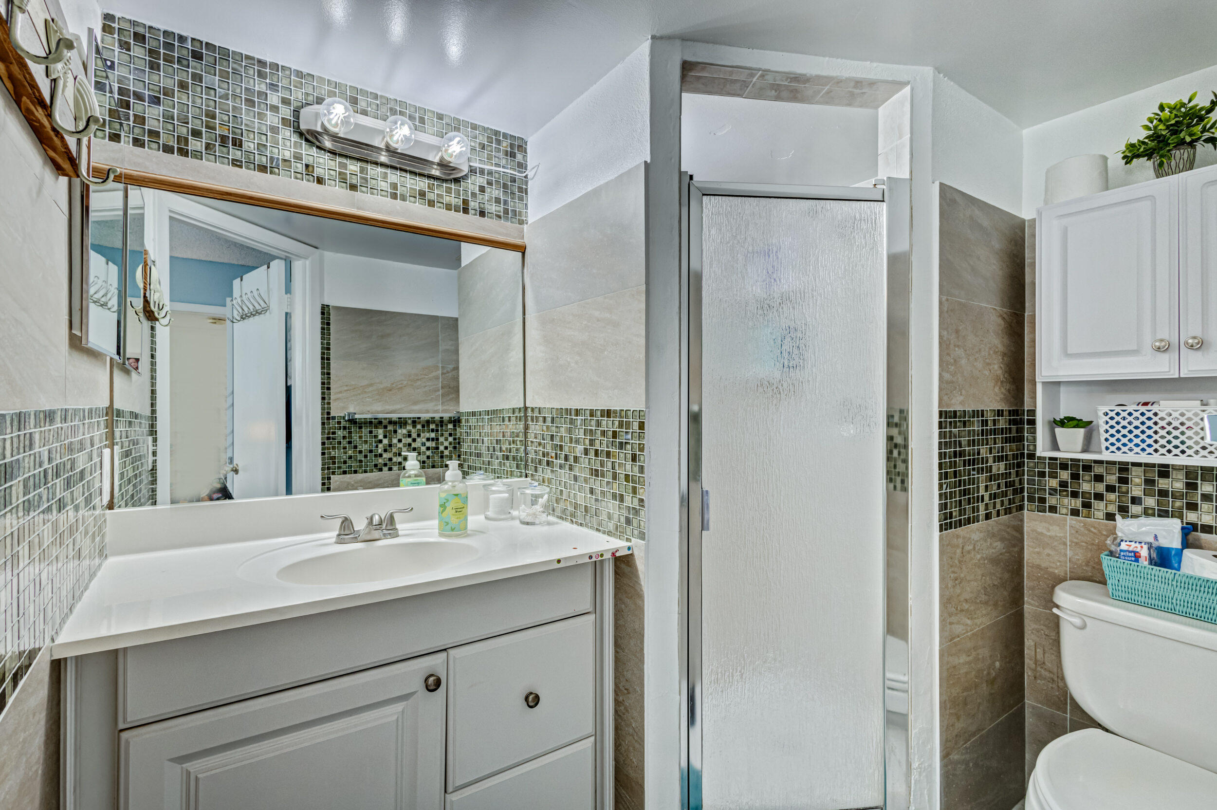 150 Pineview Road, Unit L5 Jupiter, FL 33469 - Photo 23 of 50 Master Bathroom