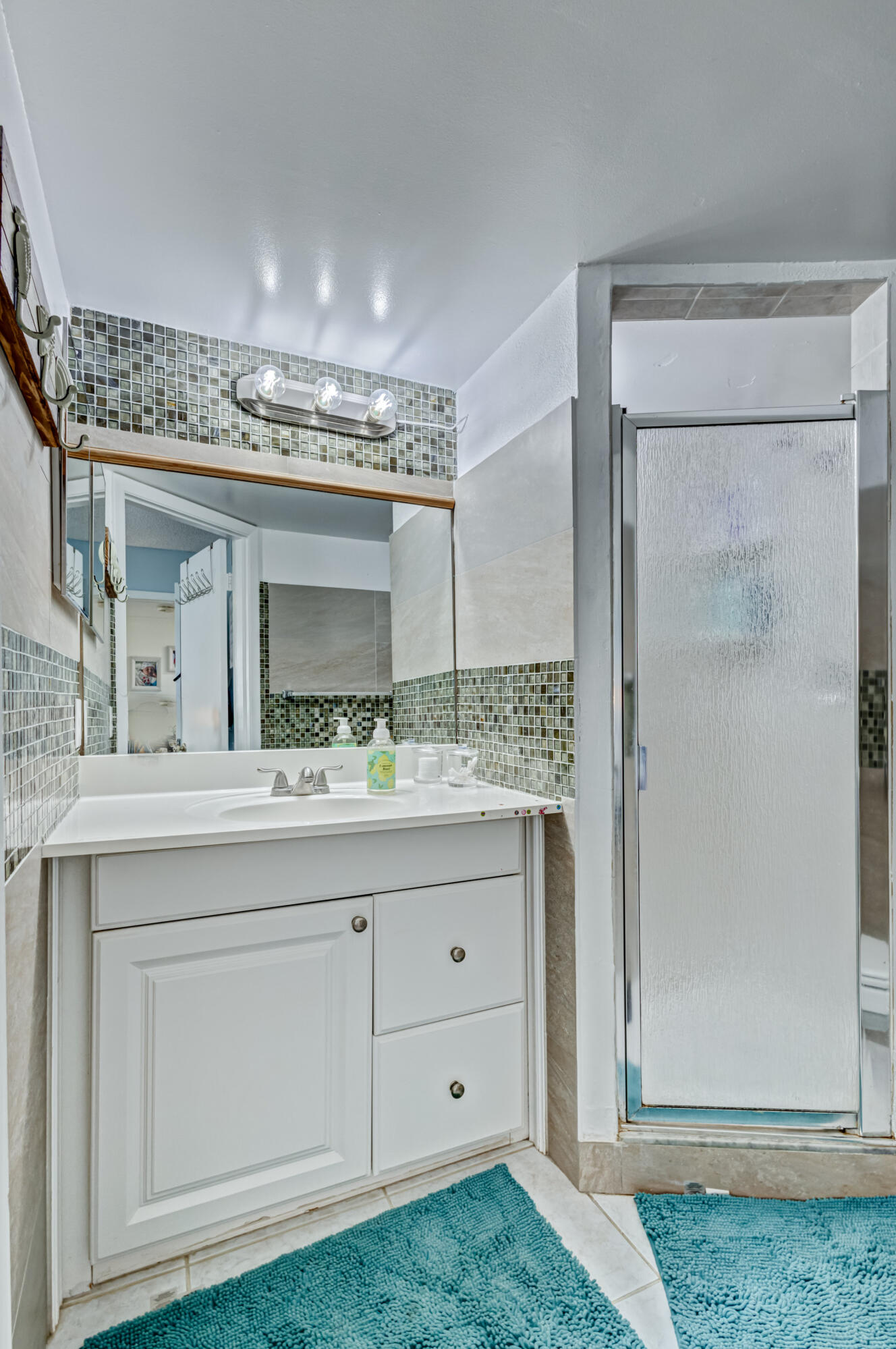 150 Pineview Road, Unit L5 Jupiter, FL 33469 - Photo 24 of 50 Master Bathroom
