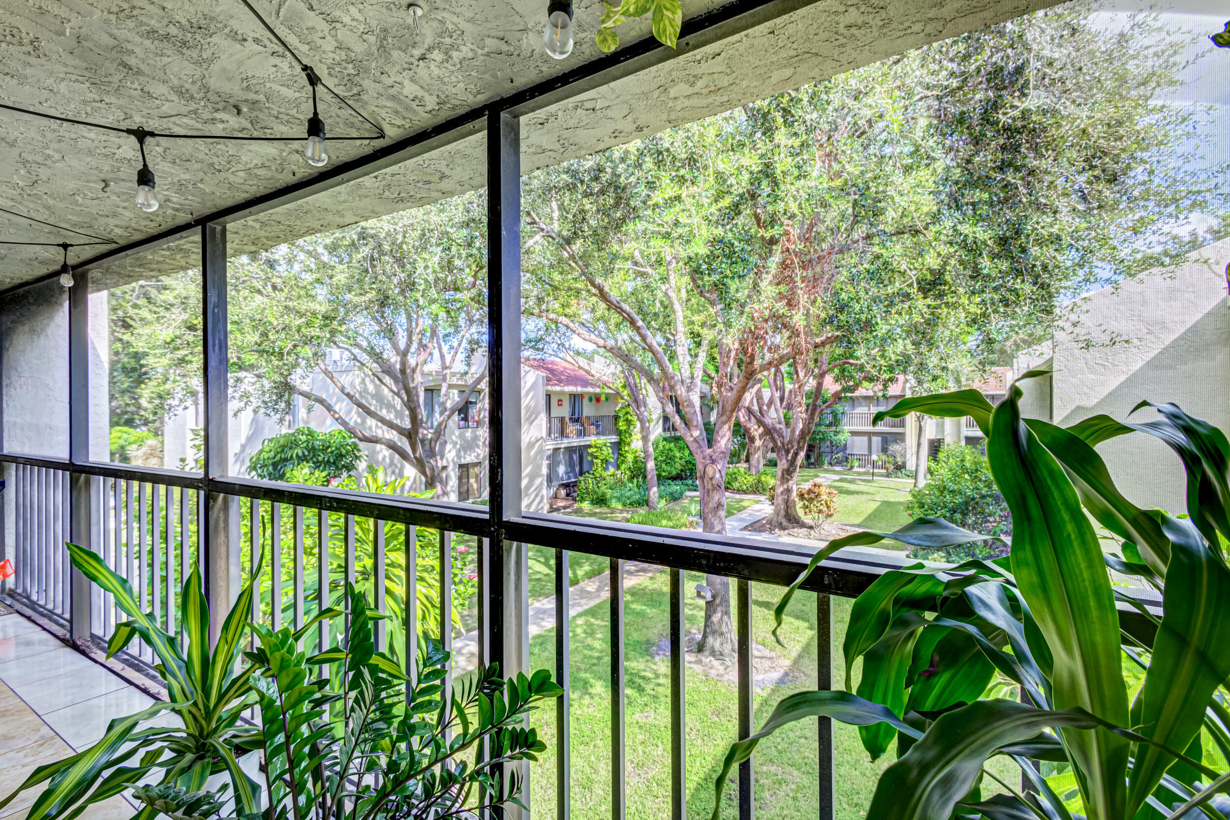 150 Pineview Road, Unit L5 Jupiter, FL 33469 - Photo 27 of 50 patio
