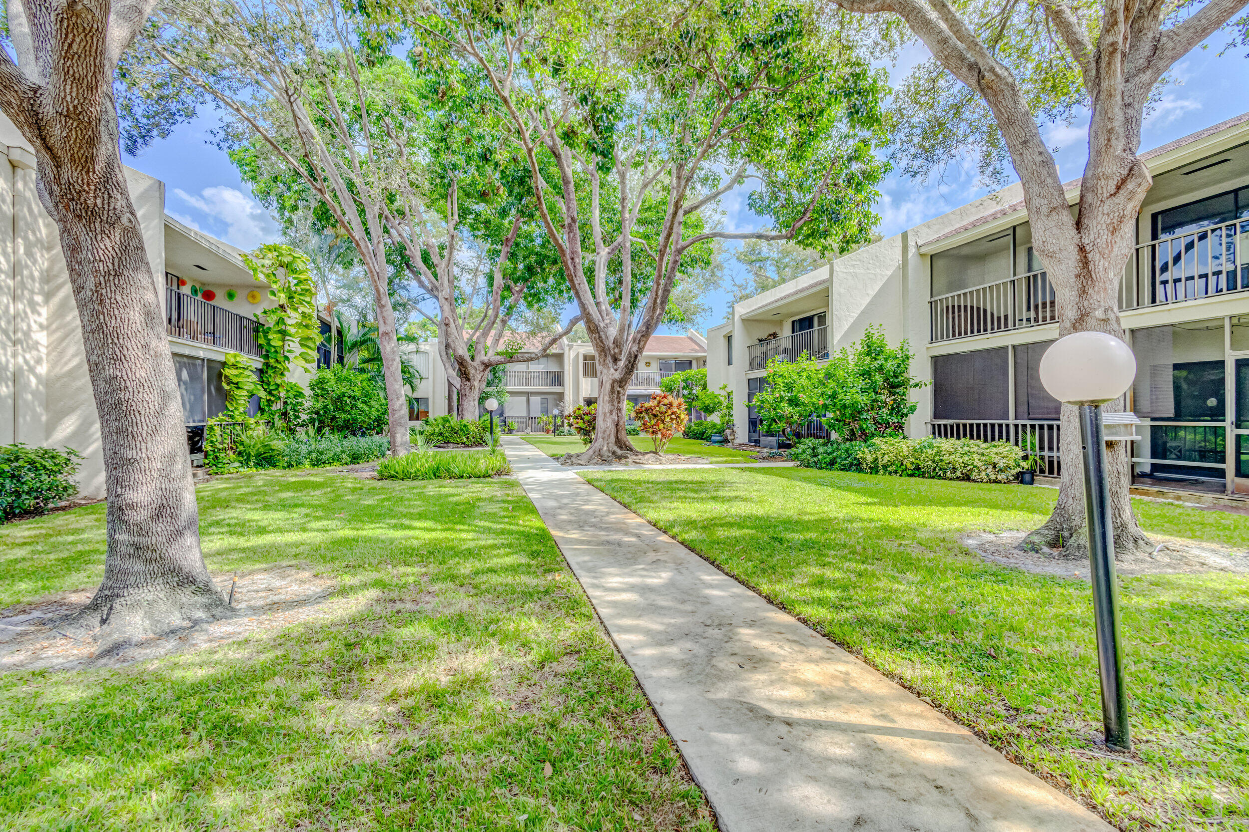 150 Pineview Road, Unit L5 Jupiter, FL 33469 - Photo 30 of 50 Courtyard