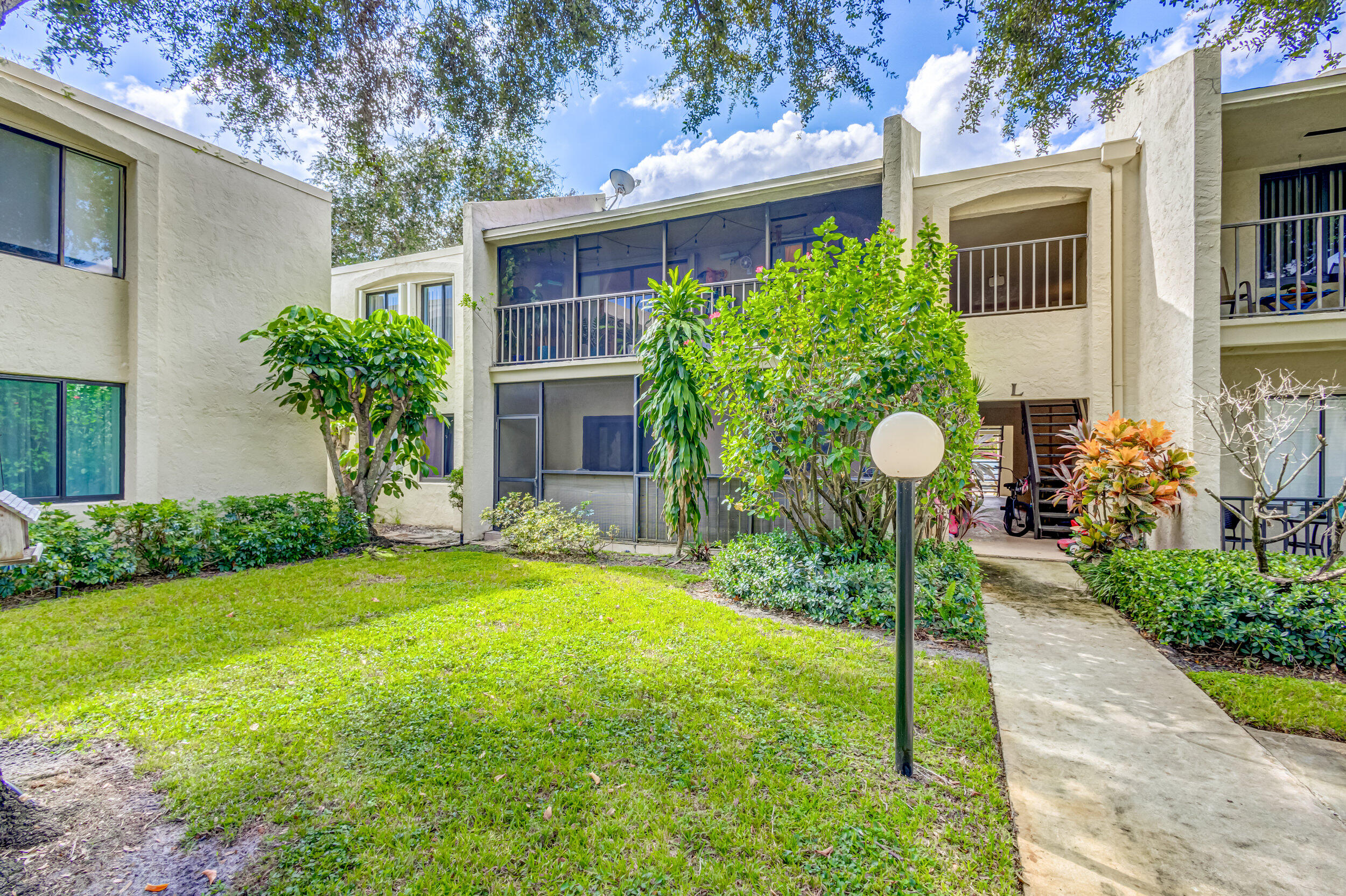 150 Pineview Road, Unit L5 Jupiter, FL 33469 - Photo 31 of 50 Courtyard