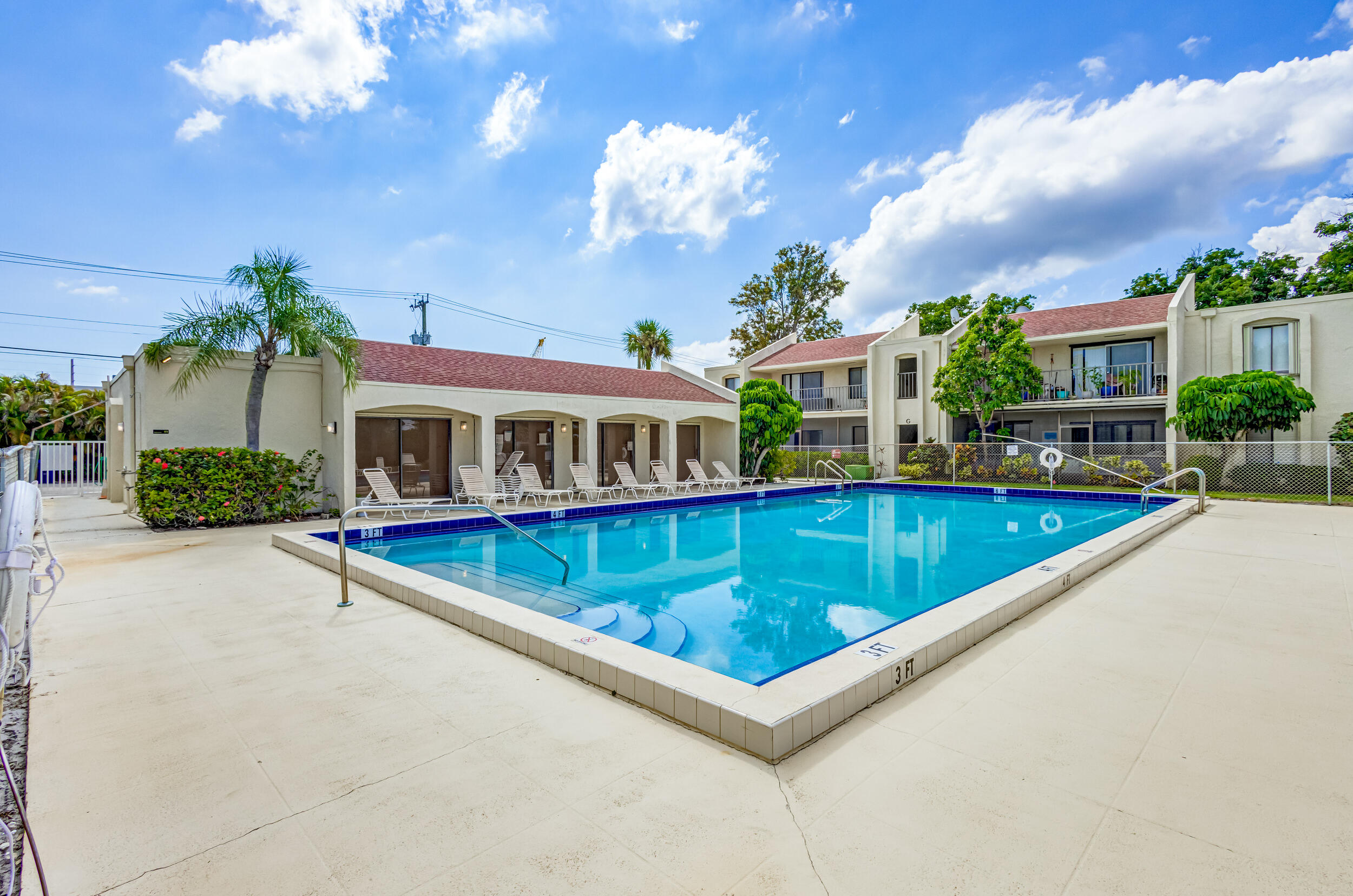 150 Pineview Road, Unit L5 Jupiter, FL 33469 - Photo 32 of 50 Community Pool