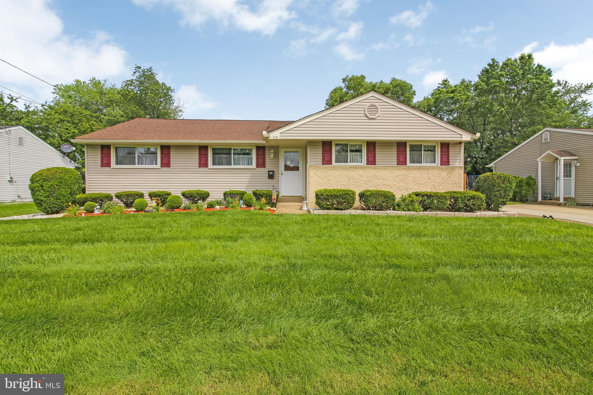 1109 Laurel Road Beverly, NJ 08010 - Photo 1 of 44 Gallery Image 1