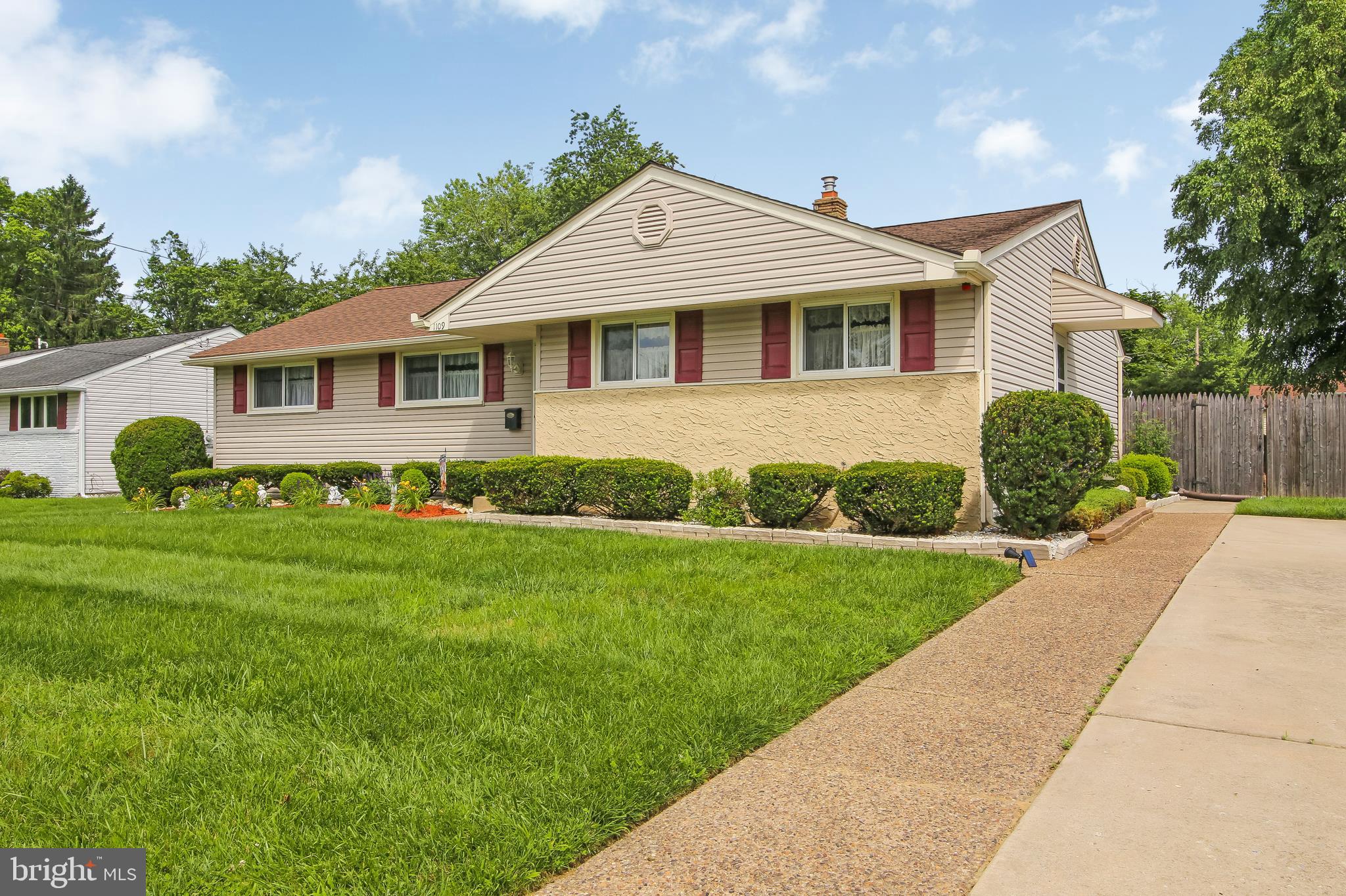 1109 Laurel Road Beverly, NJ 08010 - Photo 2 of 44 Gallery Image 2
