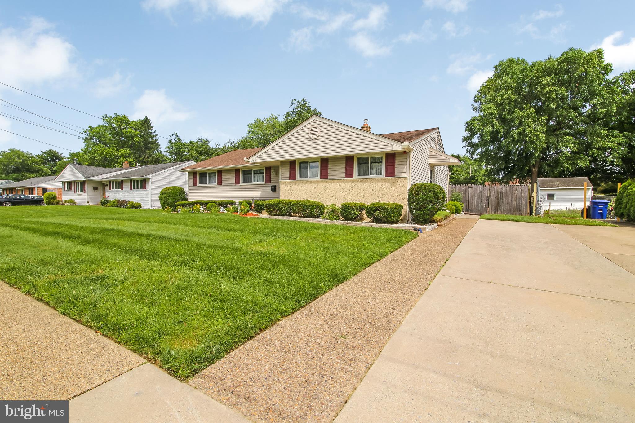 1109 Laurel Road Beverly, NJ 08010 - Photo 3 of 44 Gallery Image 3