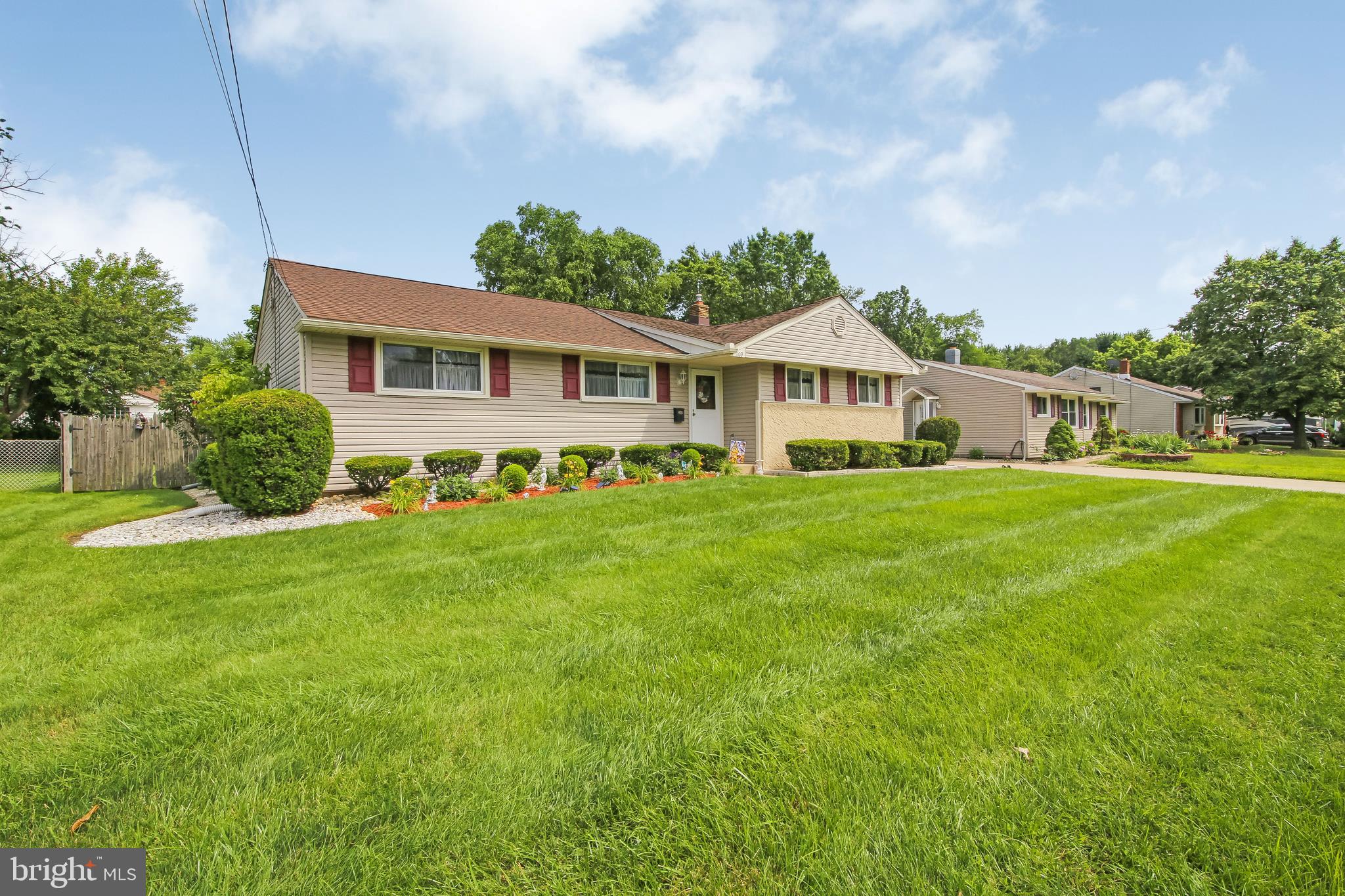 1109 Laurel Road Beverly, NJ 08010 - Photo 4 of 44 Gallery Image 4