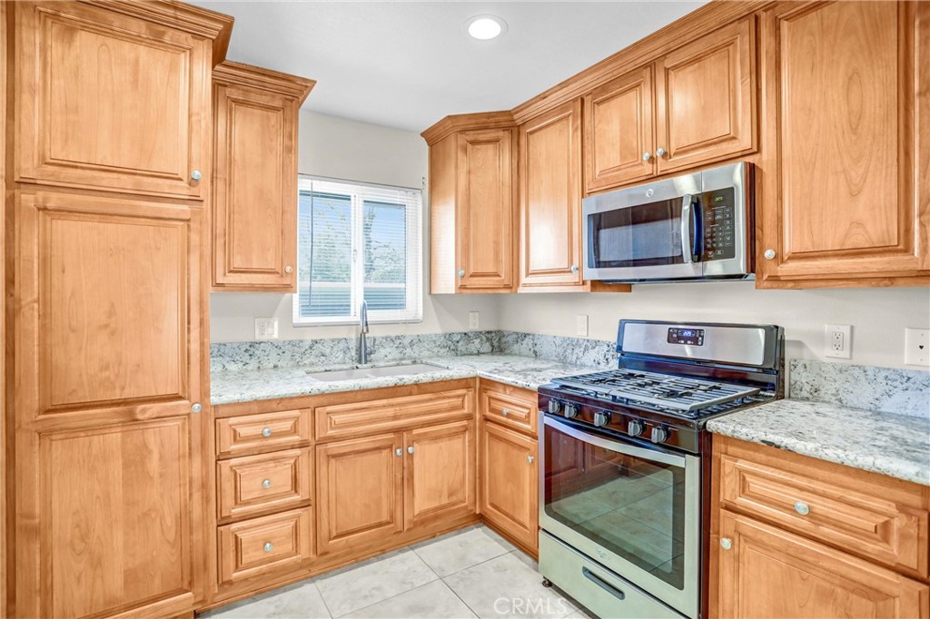 2891 Canyon Crest, Unit 15 Riverside, CA 92507 - Photo 9 of 28