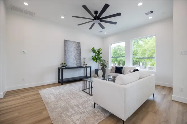 $3,000 | 4010 Yellowstone Boulevard, Houston, TX 77021