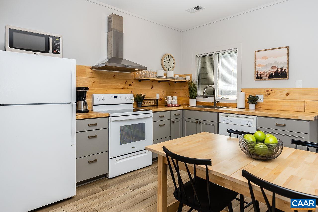 449 3 Ridges Wintergreen, VA 22967 - Photo 12 of 21 a kitchen with a table chairs stove and refrigerator