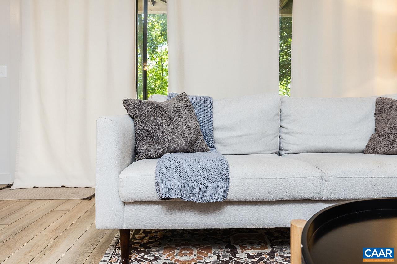 449 3 Ridges Wintergreen, VA 22967 - Photo 5 of 21 a living room with furniture and a couch
