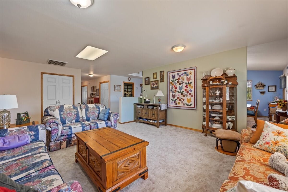 157209 West North River Road Prosser, WA 99350 - Photo 16 of 40 a living room with furniture and a bookshelf