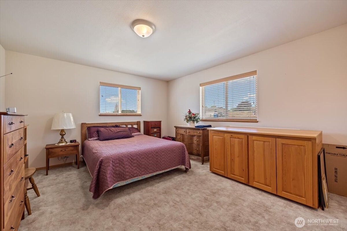 157209 West North River Road Prosser, WA 99350 - Photo 24 of 40 a bedroom with a bed dresser and a window