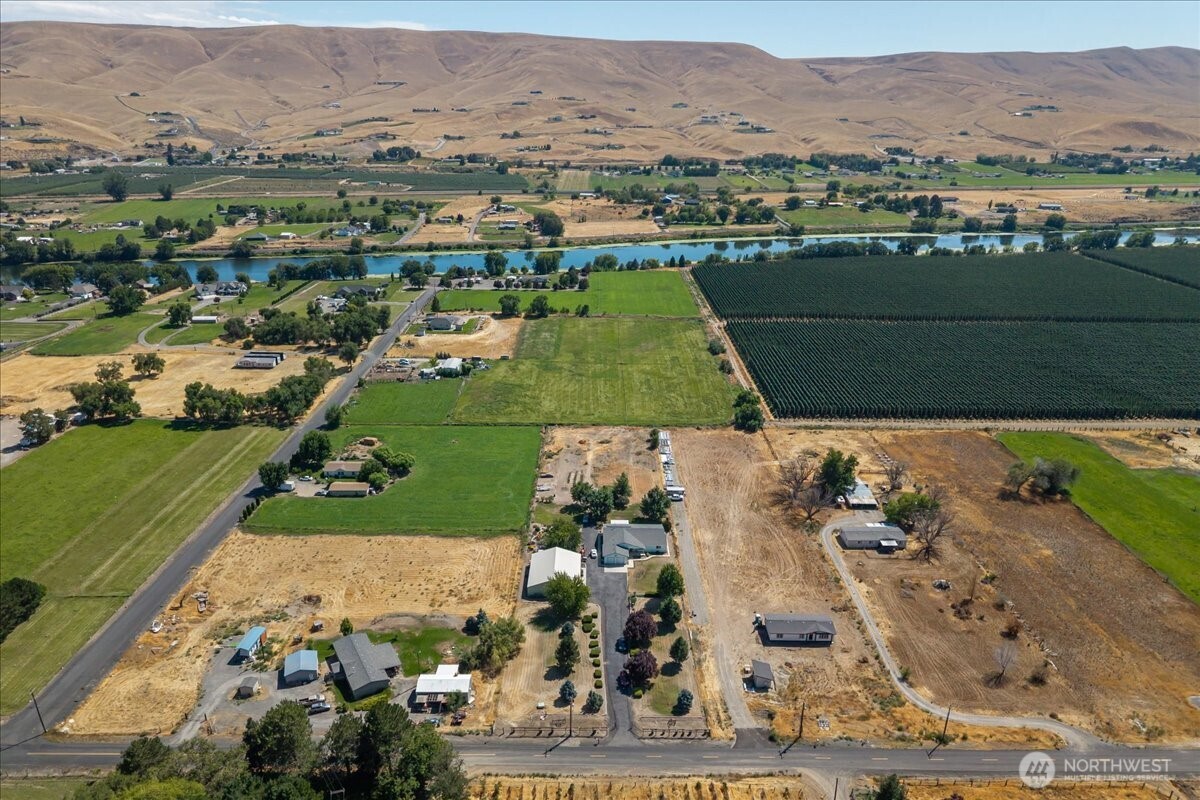 157209 West North River Road Prosser, WA 99350 - Photo 36 of 40 an aerial view of a city with lots of residential buildings