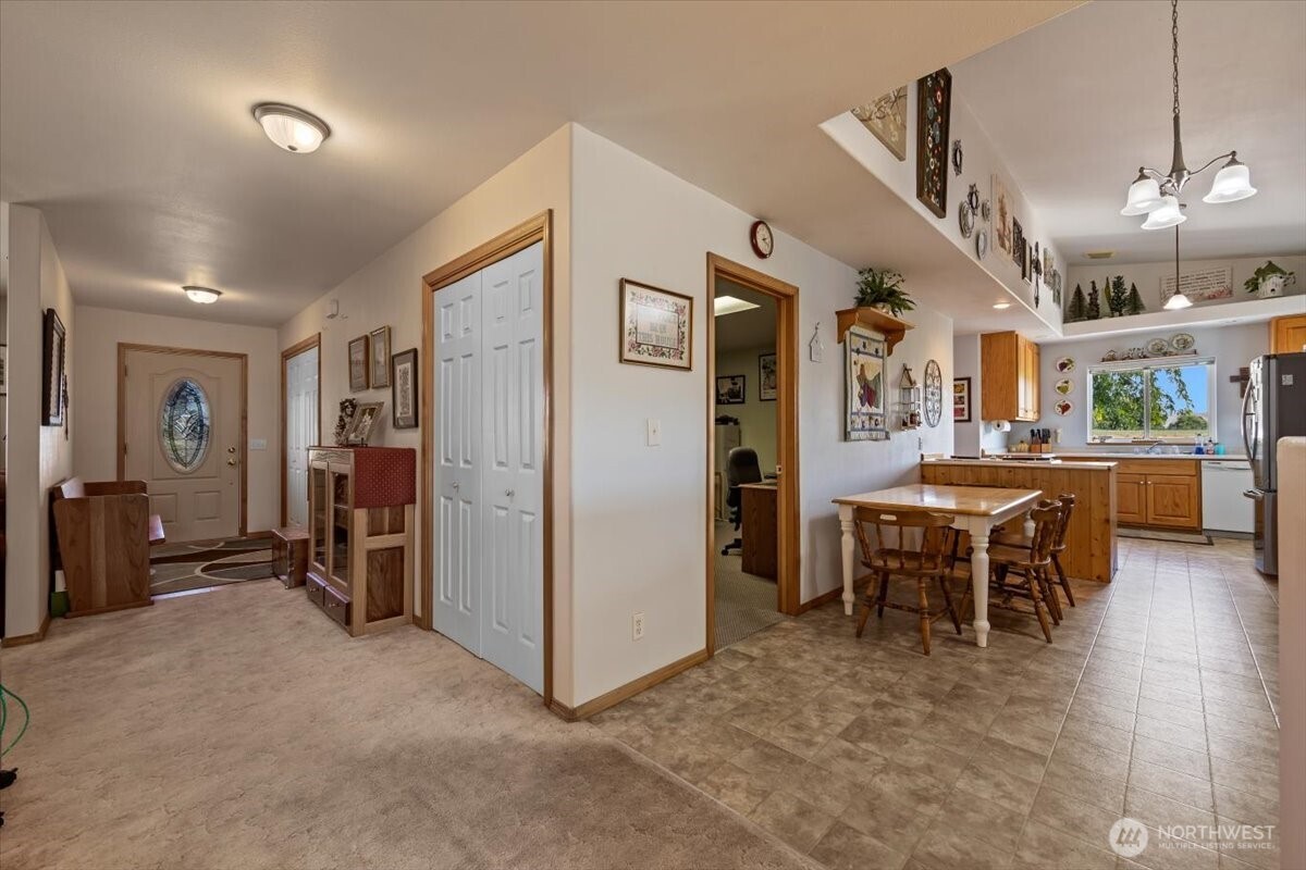 157209 West North River Road Prosser, WA 99350 - Photo 6 of 40 a view of a livingroom with furniture and furniture