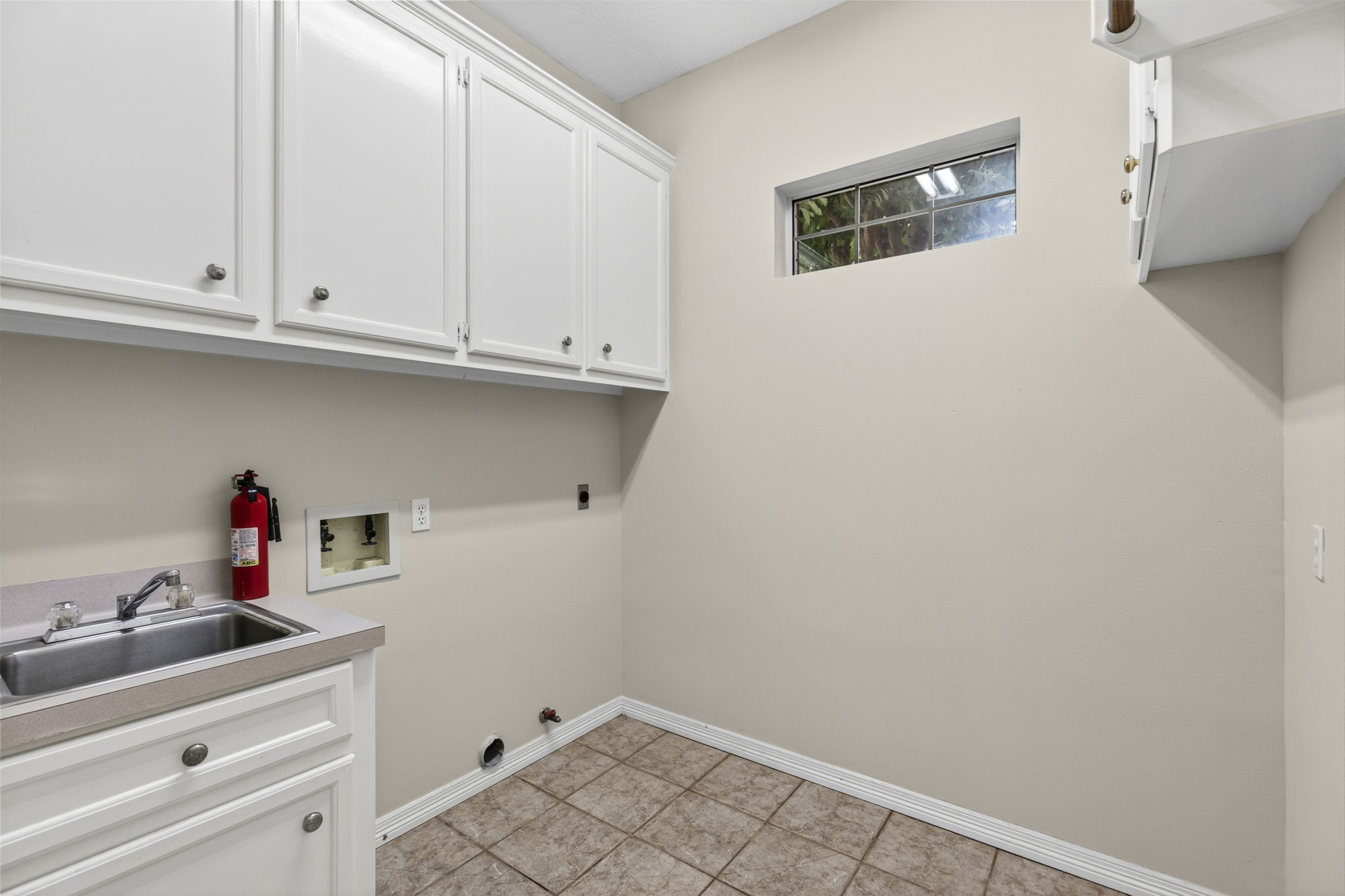 18310 Pamela Way Spring, TX 77379 - Photo 35 of 42 Utility room featuring a built-in sink and ample upper cabinet storage.