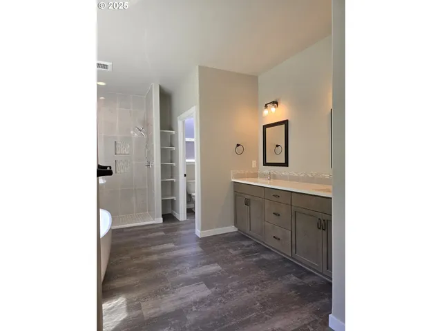 $849,900 | 11009 Northwest 11th Place, Vancouver, WA 98685