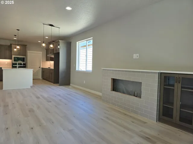 $849,900 | 11009 Northwest 11th Place, Vancouver, WA 98685