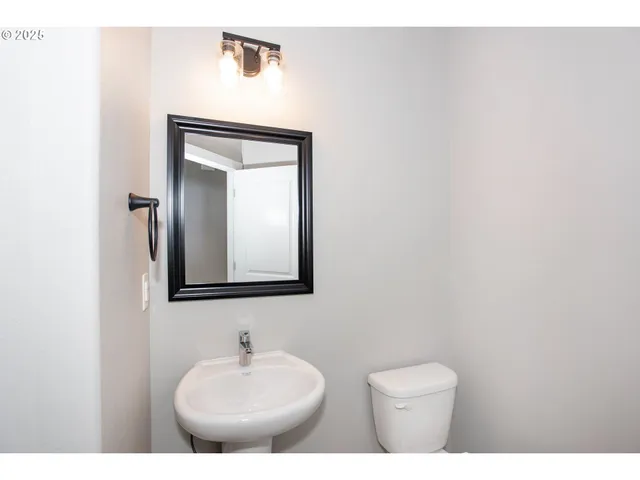 $849,900 | 11009 Northwest 11th Place, Vancouver, WA 98685