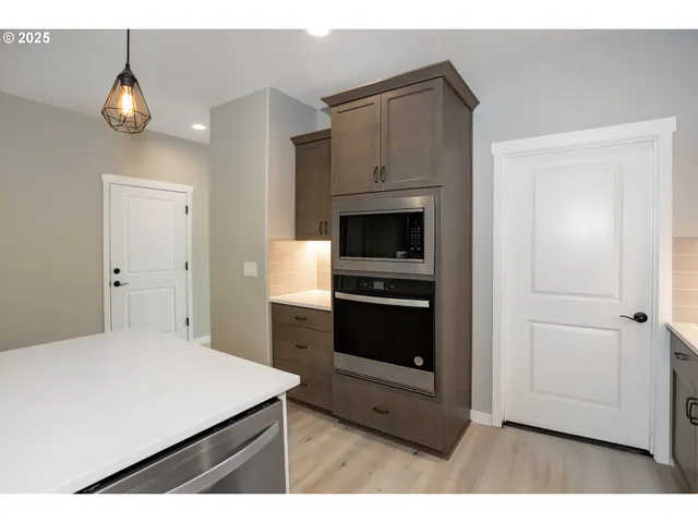 $849,900 | 11009 Northwest 11th Place, Vancouver, WA 98685