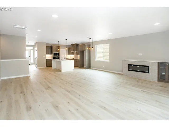 $849,900 | 11009 Northwest 11th Place, Vancouver, WA 98685