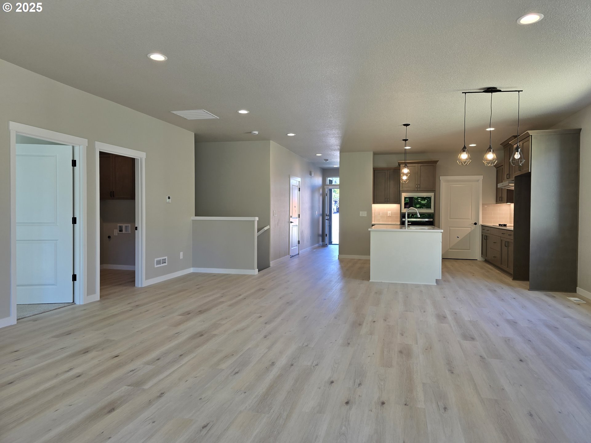 11009 Northwest 11th Place Vancouver, WA 98685 - Photo 4 of 46