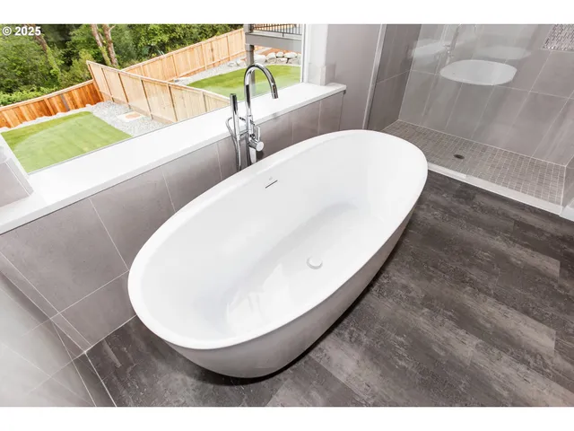 $849,900 | 11009 Northwest 11th Place, Vancouver, WA 98685