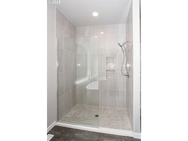 $849,900 | 11009 Northwest 11th Place, Vancouver, WA 98685