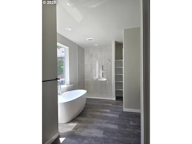 $849,900 | 11009 Northwest 11th Place, Vancouver, WA 98685