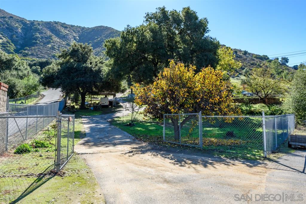 15545 El Monte Road Lakeside, CA 92040 - Photo 5 of 25