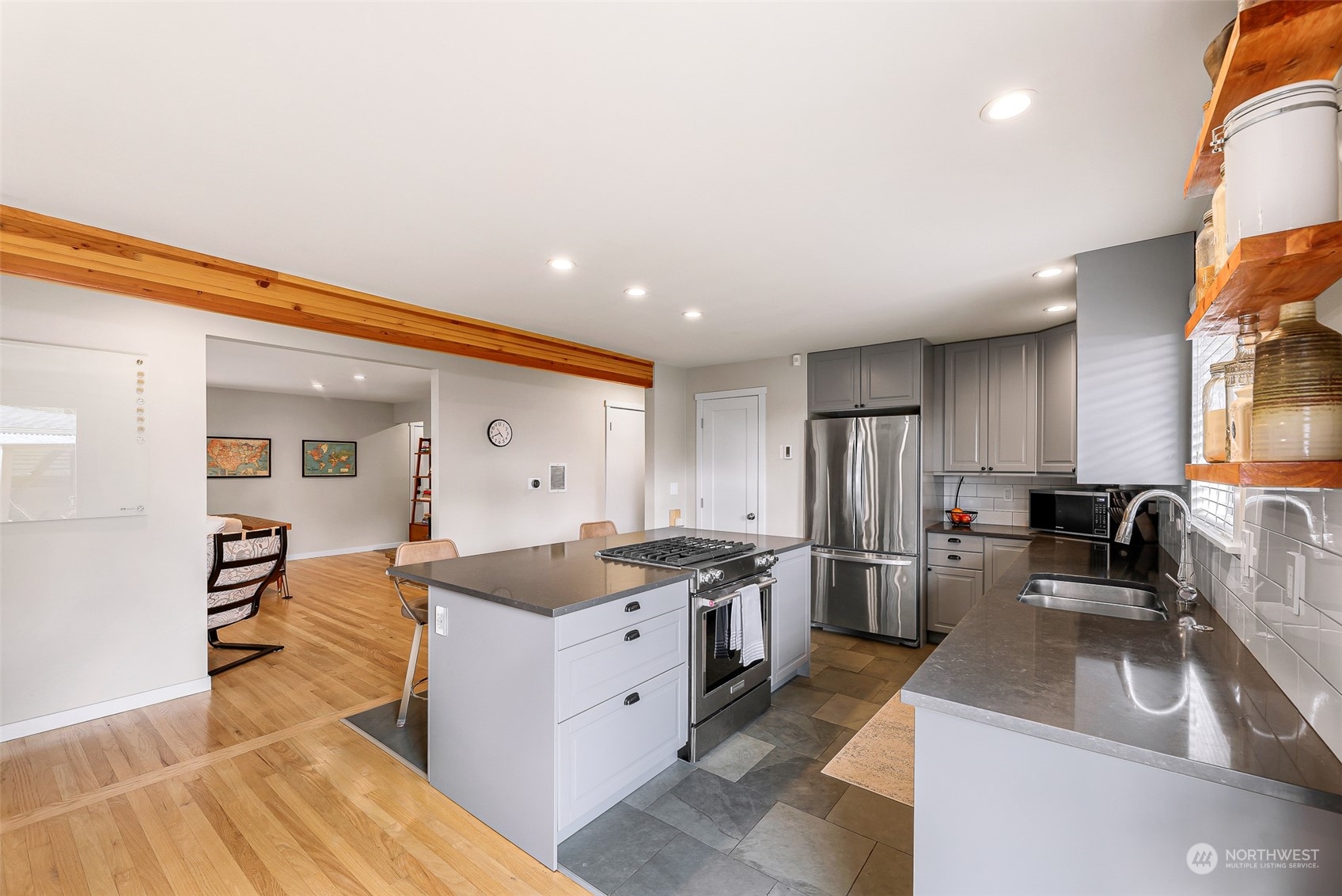 2901 Northeast 8th Place Renton, WA 98056 - Photo 13 of 38