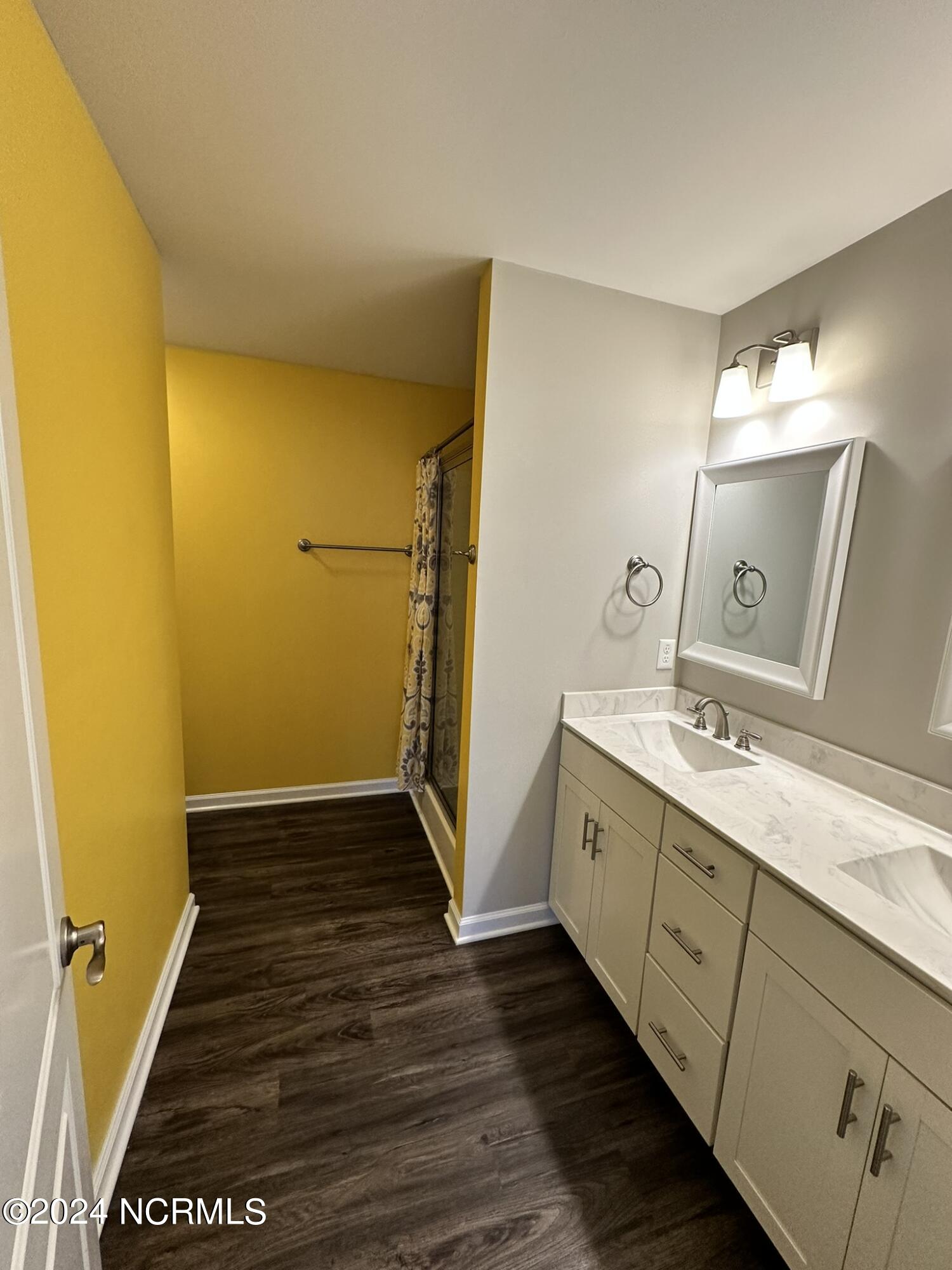 175 Old Murdoch Road, Unit 202 Morehead City, NC 28570 - Photo 14 of 23 Ensuite #1