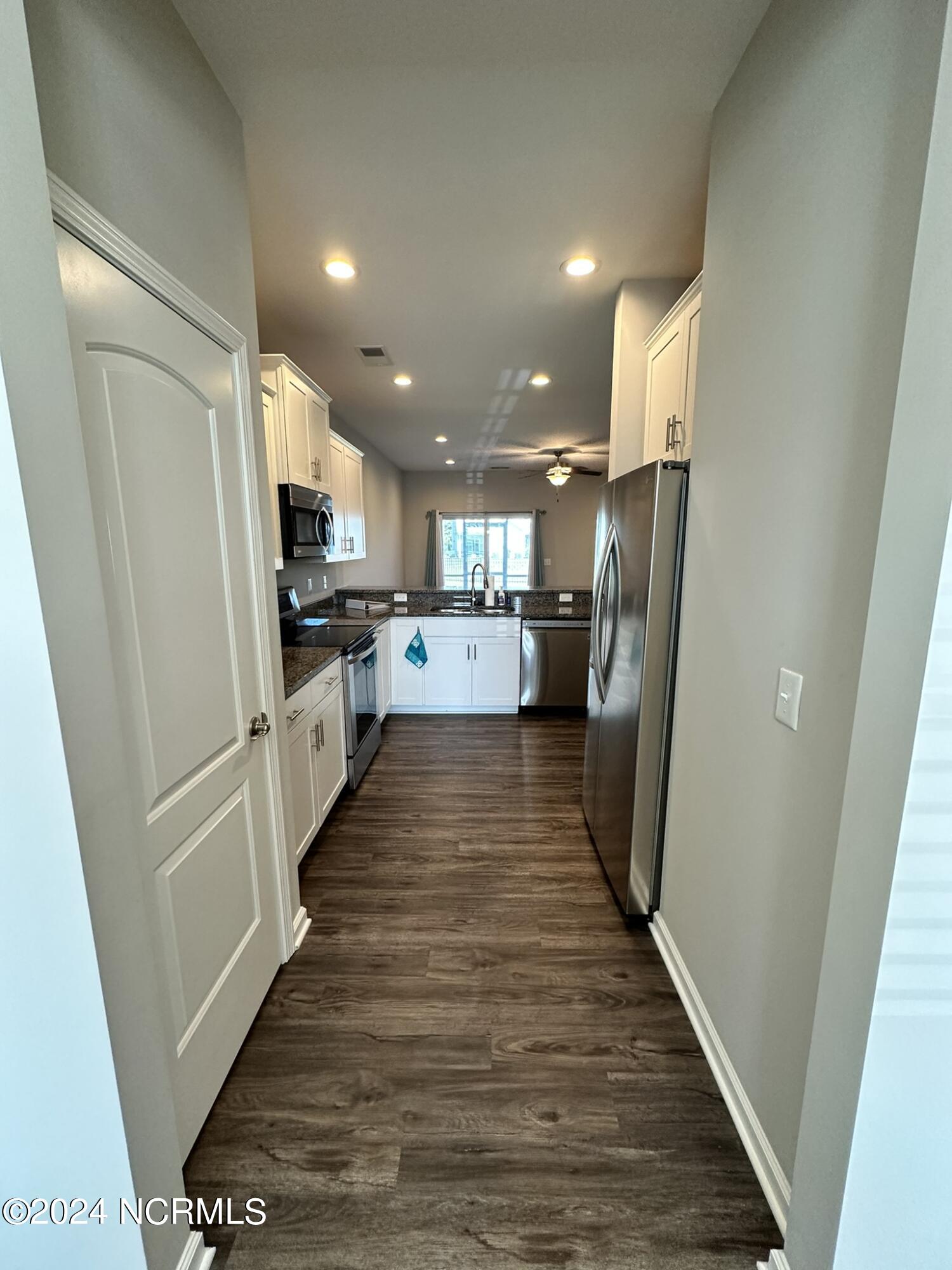 175 Old Murdoch Road, Unit 202 Morehead City, NC 28570 - Photo 3 of 23 Kitchen 1