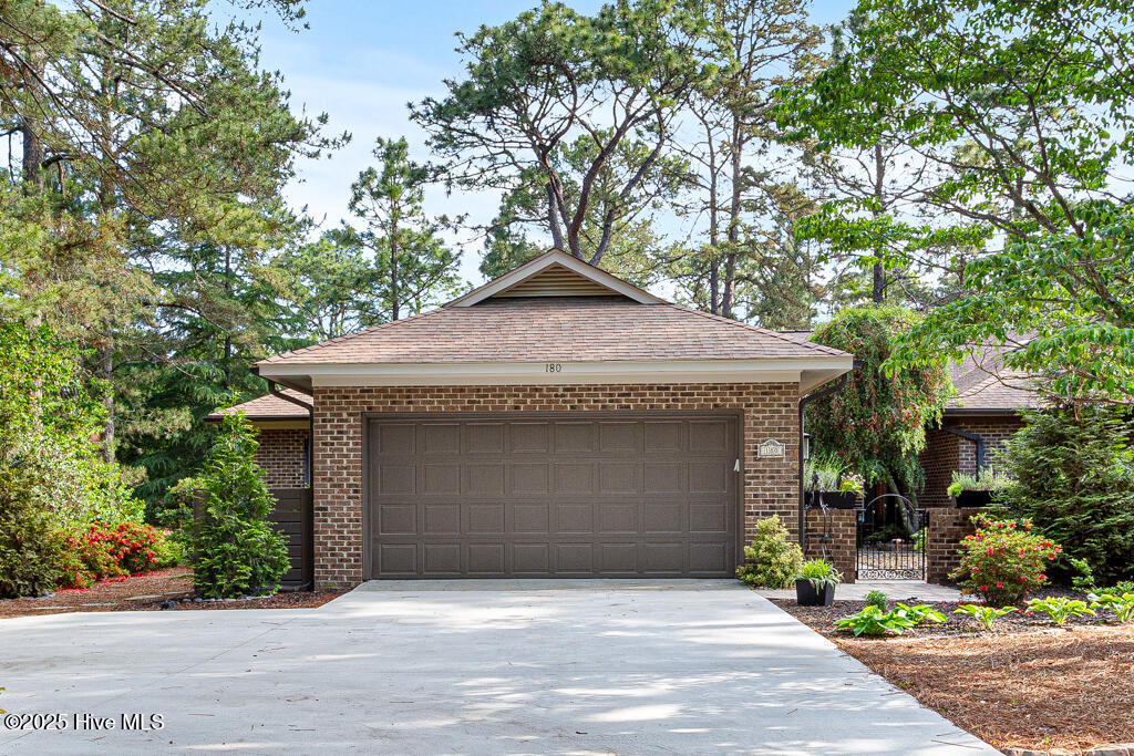 180 Midland Drive Pinehurst, NC 28374 - Photo 2 of 29 180 Midland Dr-LR-JFP-3