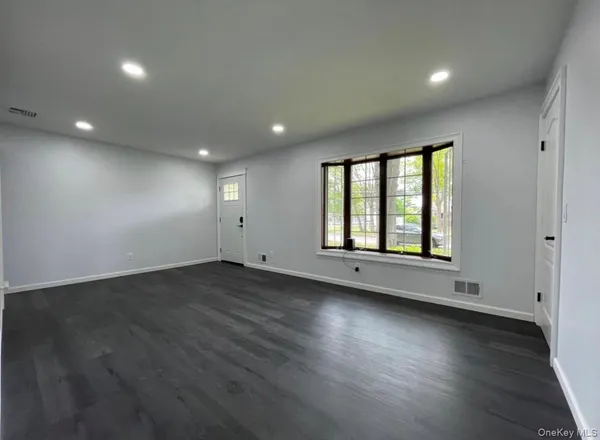$3,400 | Undisclosed Address, Ronkonkoma, NY 11779