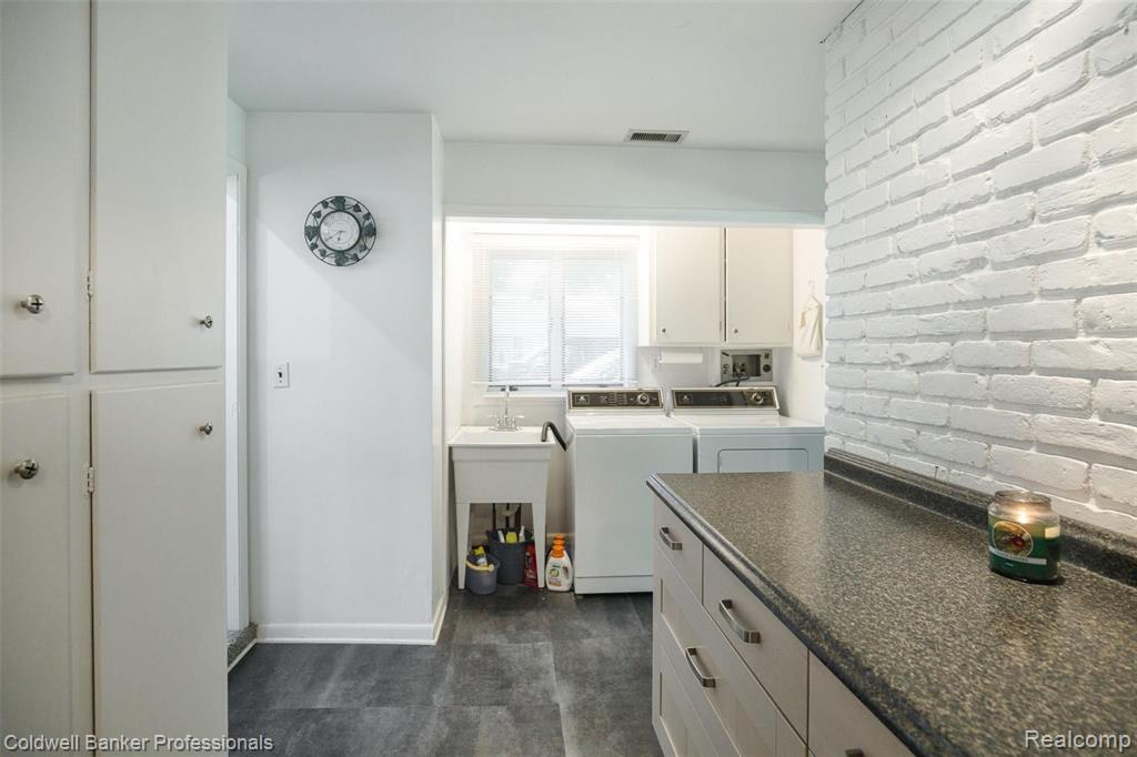 1066 Rock Spring Road Bloomfield Hills, MI 48304 - Photo 14 of 33