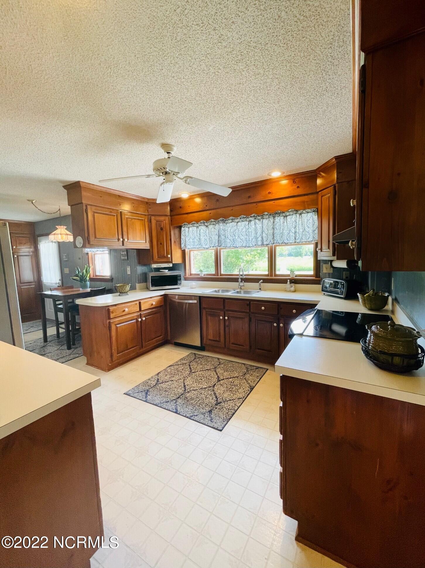712 Firetower Road Elizabeth City, NC 27909 - Photo 7 of 33 Kitchen 2