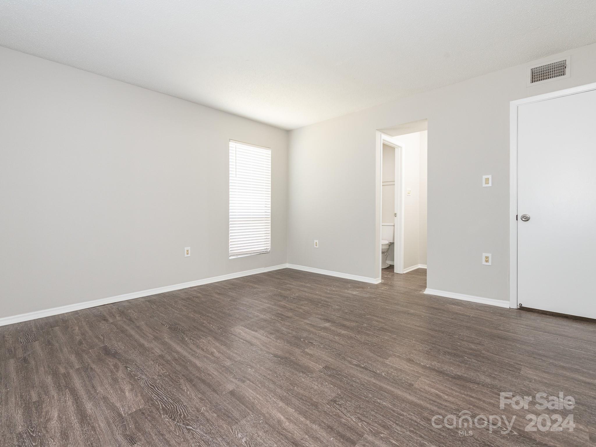4936 Sardis Road, Unit F Charlotte, NC 28270 - Photo 18 of 27 Gallery Image 18