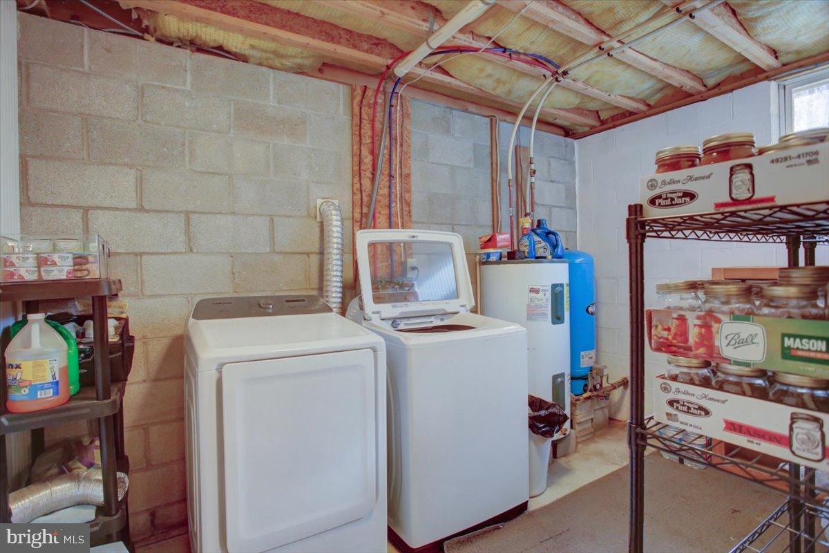 10744 Coral Ridge Road Fayetteville, PA 17222 - Photo 33 of 40 a utility room with dryer and washer